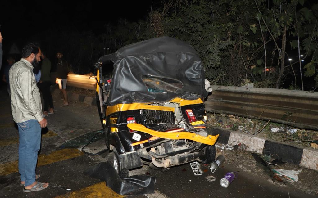 pune navale bridge accident photos Tanker hits 45 vehicles