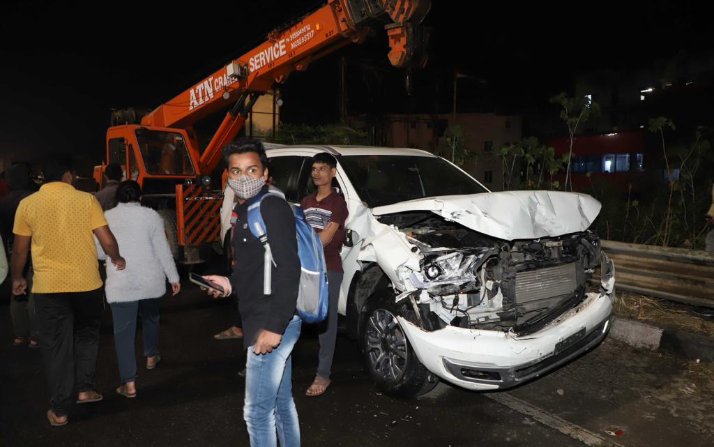 pune navale bridge accident photos Tanker hits 45 vehicles