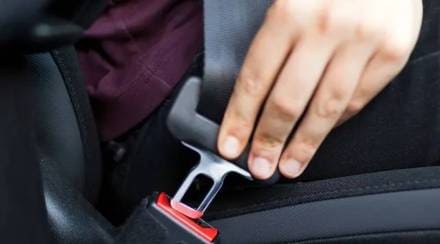 285 people fined on first day for not fasten their seat belts in Mumbai