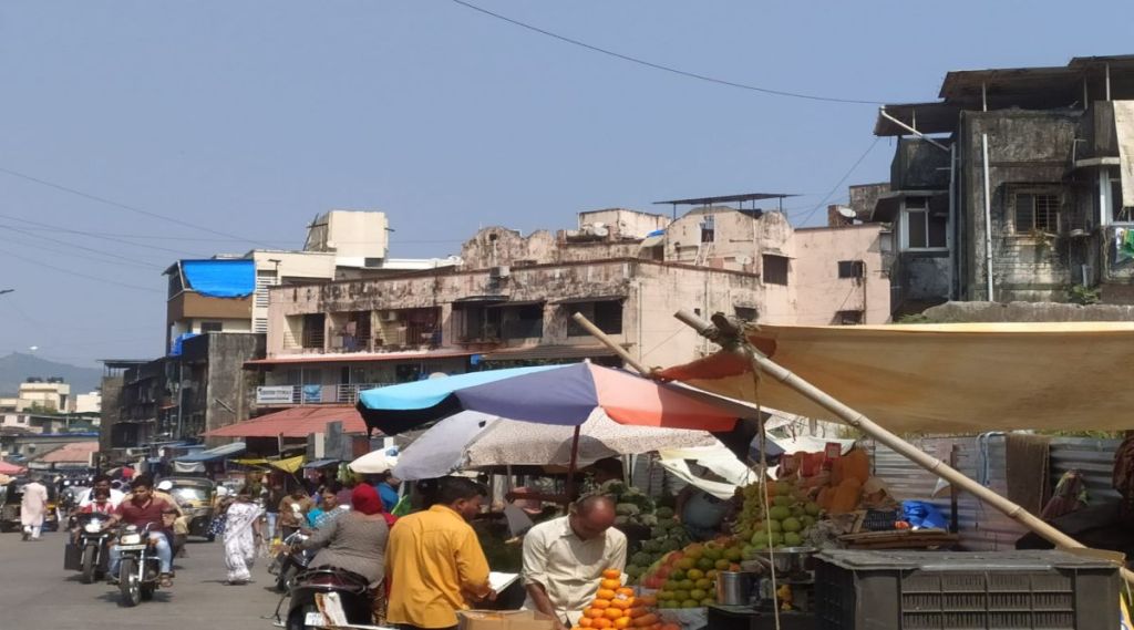 uran hawkers on road