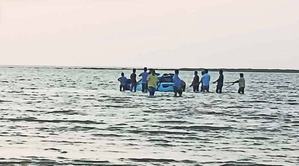 vasai police taking action to curb the reckless driving of four wheelers on the beach