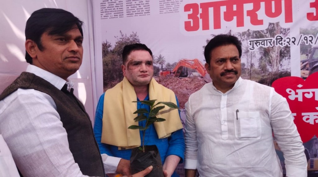 MLA Shashikant Shinde and Mahesh Shinde to meet the agitator at the hunger strike site