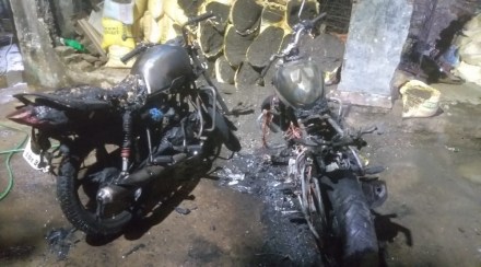 Four bikes burnt down in Thane