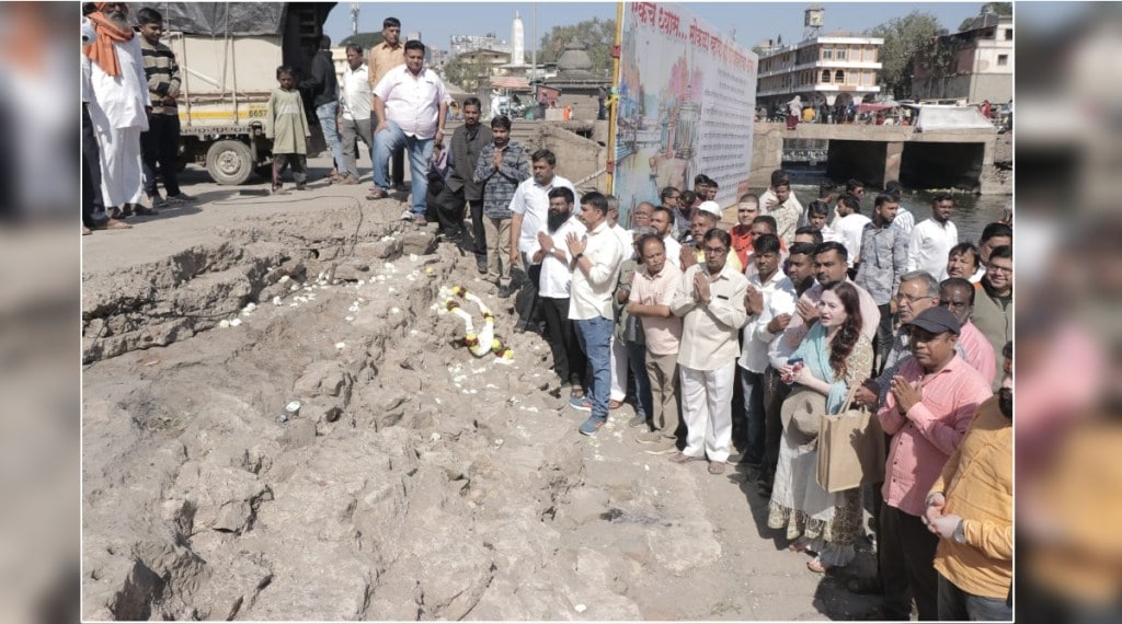 रामकुंड परिसरातील तोडफोडीच्या निषेधार्थ गोदाकाठी आंदोलन