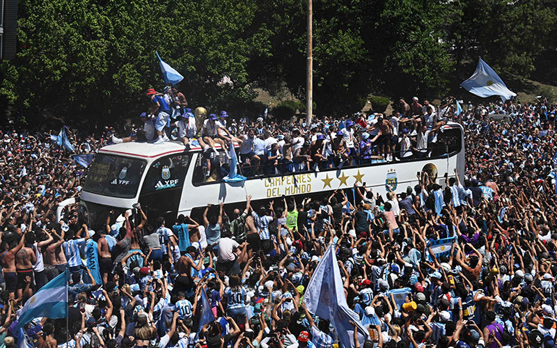 World champion Argentina team paraded in an open bus, the players were airlifted by overzealous fans 