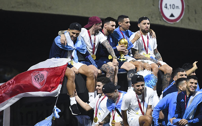 World champion Argentina team paraded in an open bus, the players were airlifted by overzealous fans 