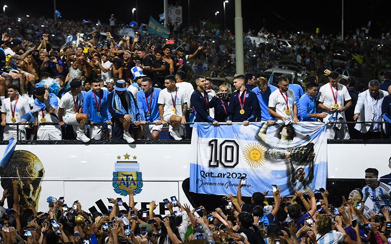 World champion Argentina team paraded in an open bus, the players were airlifted by overzealous fans 