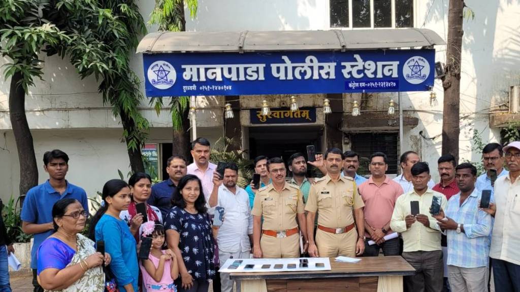 thirty seven stolen mobile phones worth Rs four lakh recovered Performance of manpada Police dombivali