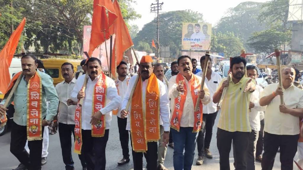 shivsena who were going to remove the encroachments on vishalgad fort were detained by the police in kolhapur