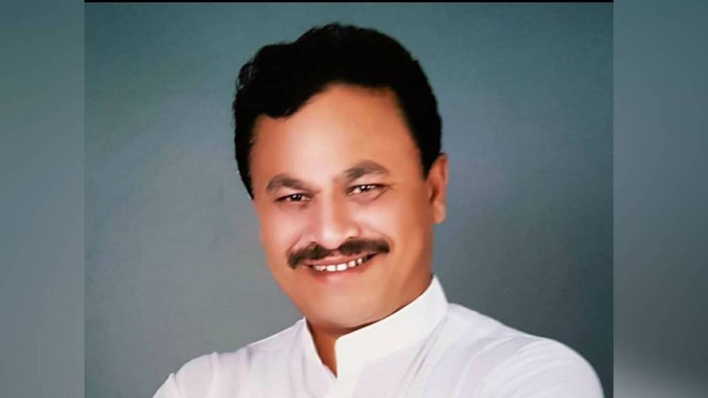 yavatmal congress vice president sikandar shah criticized that leaders of congress party are being treated like servants