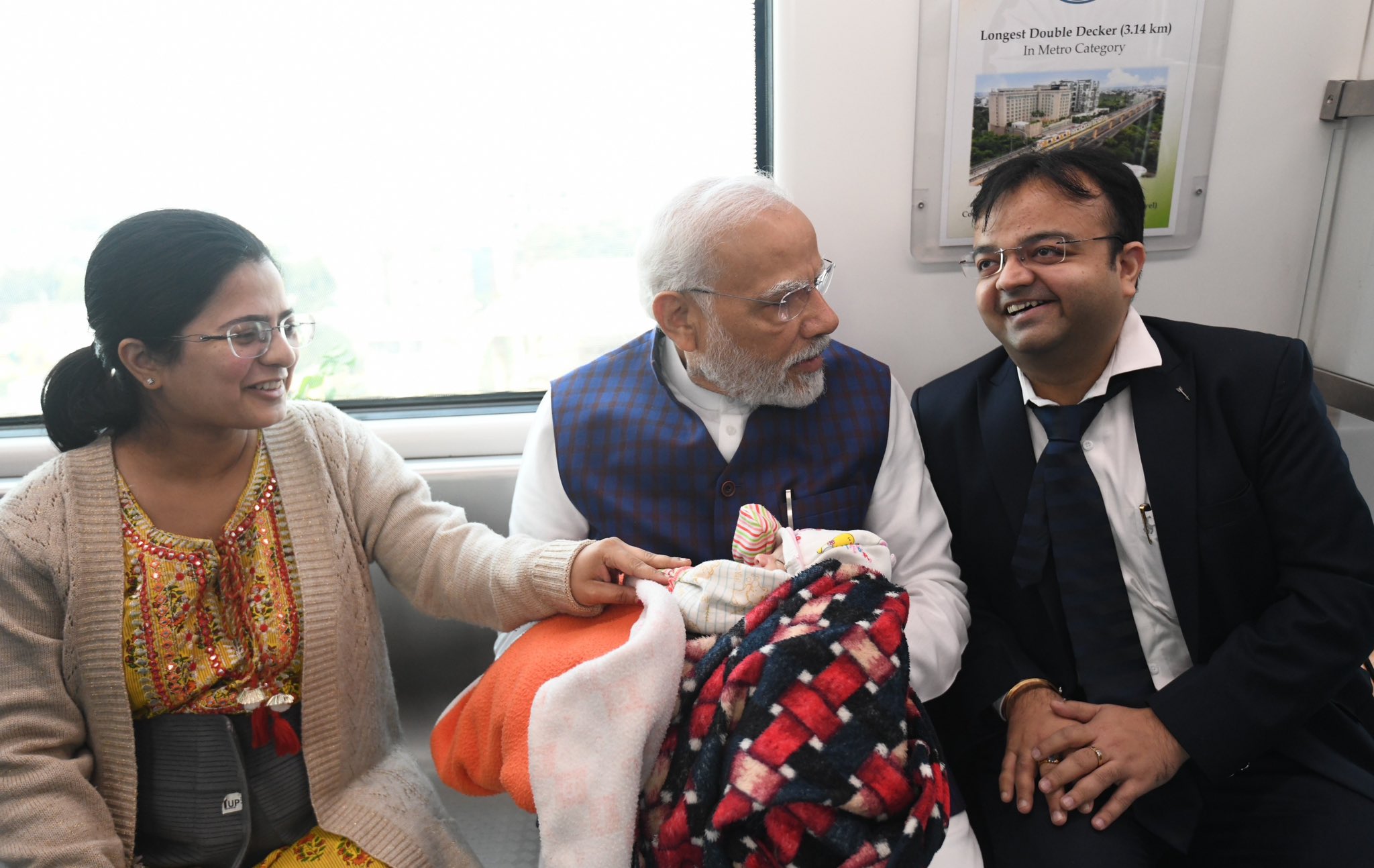 PM Modi inaugurated Nagpur Metro Phase 1 Flagged off two metro trains took a ride