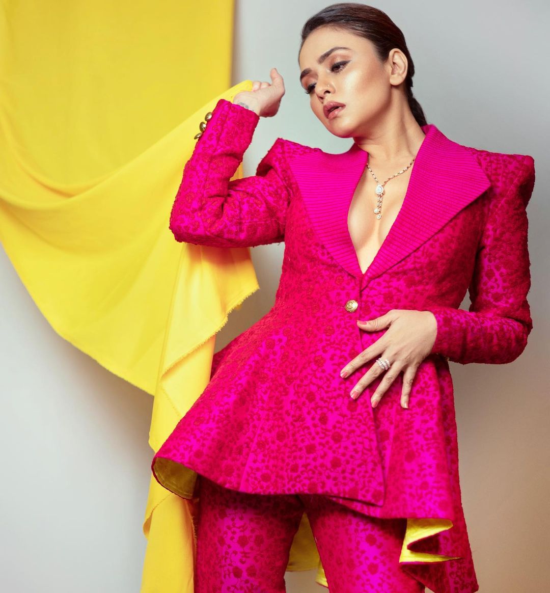 amruta khanvilkar 3