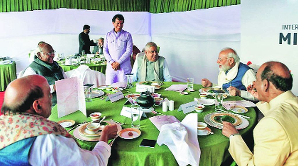 dv modi dinner