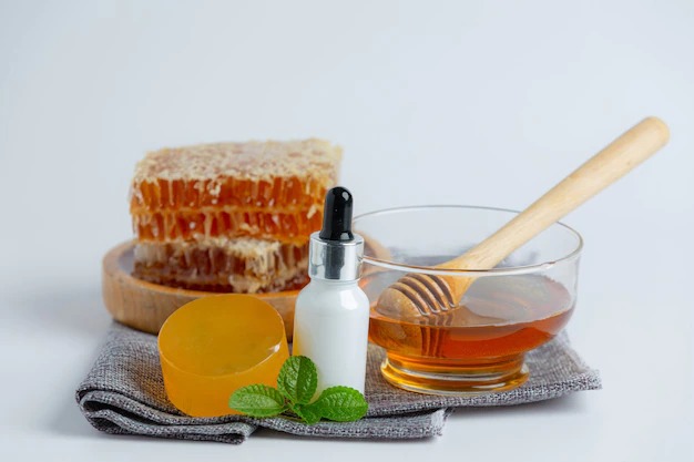 honey on skin precautions