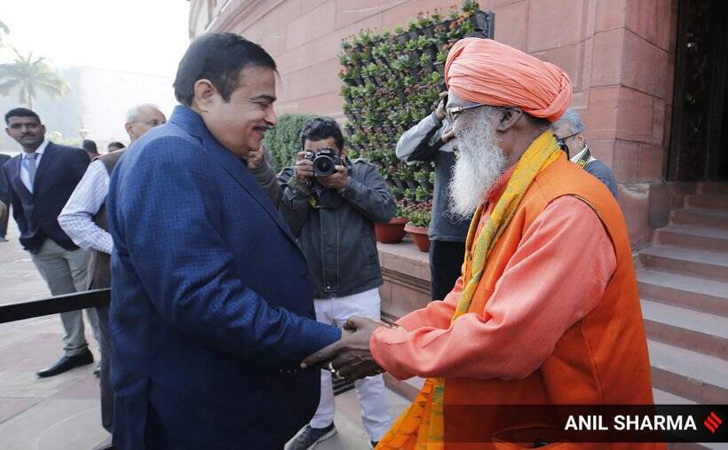 nitin gadkari sakshi maharaj