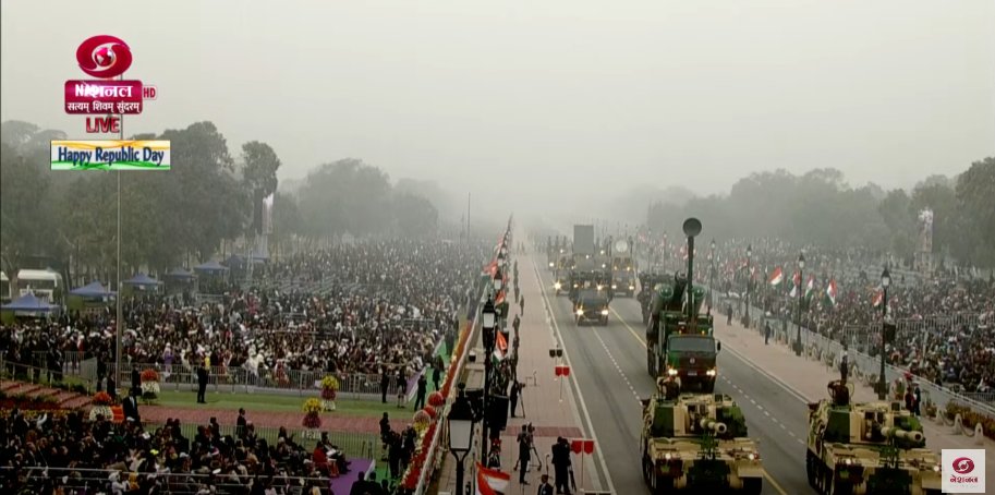 आज देशभरात ७४व्या प्रजासत्ताक दिनाचा उत्साह पाहायला मिळाला. राजधानी दिल्लीत दरवर्षीप्रमाणे यंदाही पथसंचलनाचे आयोजन करण्यात आले होते.
