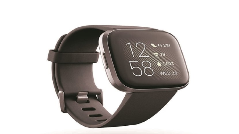 फिटबीट व्हर्सा या स्मार्टवॉचमध्ये Fitbit Charge 3, Fitbit Inspire HR, Fitbit Inspire आणि Fitbit Ace 2 असे प्रकार येतात. यामध्ये अनेक ऍडव्हान्स फीचर्स आहेत. याची किंमत २०,९९९ रुपये आहे. (Image Credit- Financial Express)