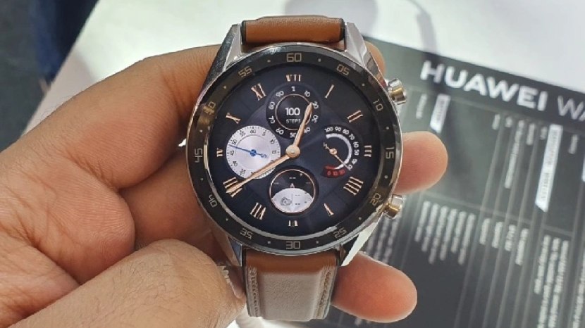 Huawei Watch GT हे स्मार्टवॉच तीन नवीन प्रकारांमध्ये भारतात लाँच झाले आहे. याची किंमत अनुक्रमे १५,९९० , १६,९९० रुपये इतकी आहे. (Image Credi - Financial Express)