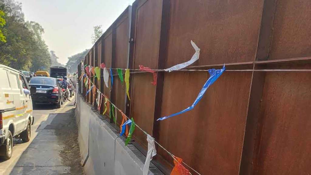 pune municipal corporation use of plastic flags