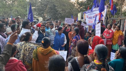 Movement of Dalit Panther to protest action against illegal lemon sellers in market yard