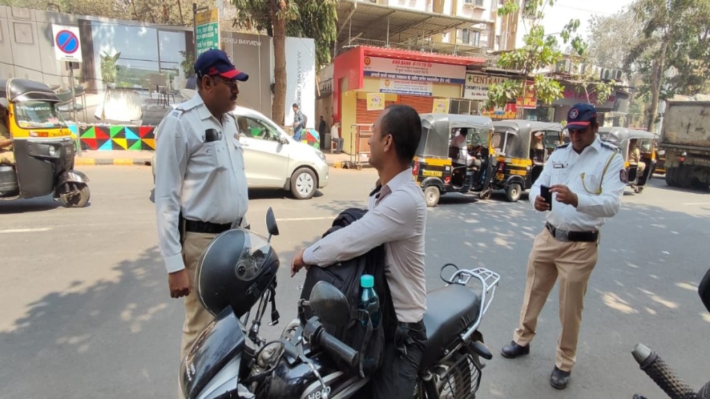 action against two-wheeler drivers without helmets In Navi Mumbai