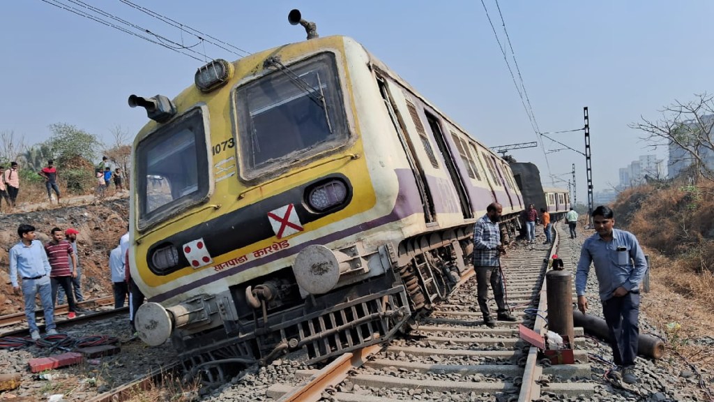 Kharkopar, Navi Mumbai, Local Train Service, derailment