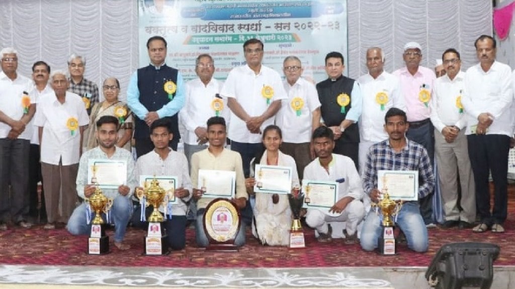 Tejas Patil in inter-college elocution competition, Rani Chavan, Shubham Raote first Loksatta in debate