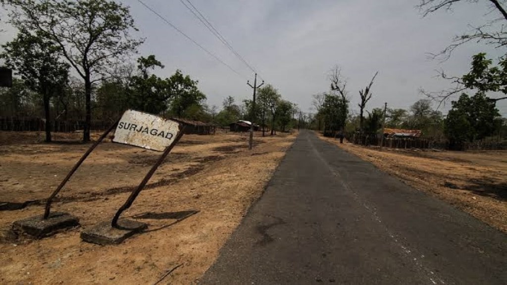 आदिवासींच्या प्रखर विरोधानंतरही सूरजागड टेकडीवर आणखी ६ लोहखाणी सुरू होणार (छायाचित्र - लोकसत्ता टीम)