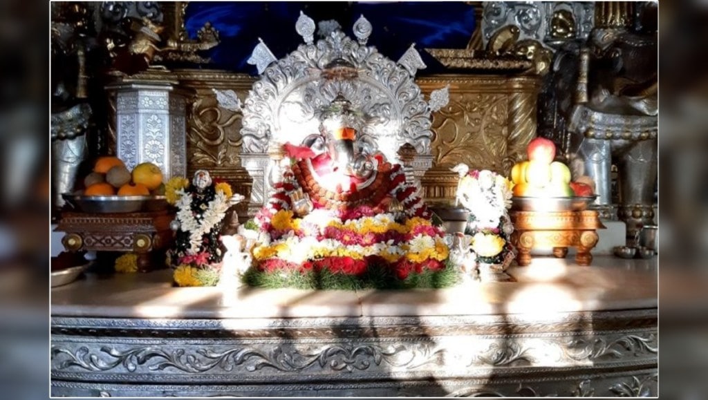 Consecration of sun rays to Dagdusheth Halwai Ganapati