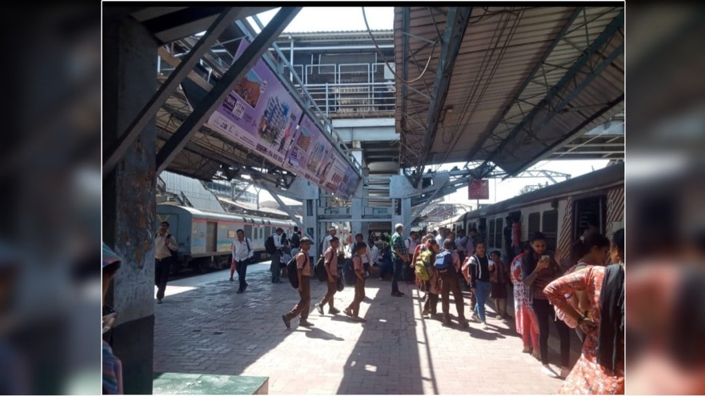 passengers-suffer-after removing sheets from the ceiling at Dombivli railway station