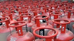 LPG Cylinder Price : गॅस सिलिंडर झाला स्वस्त; थेट ९२ रुपयांची कपात
