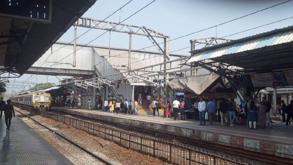 Dombivli railway station work pending