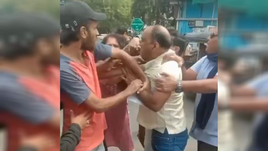 fight broke out between a male car driver and a female two-wheeler driver