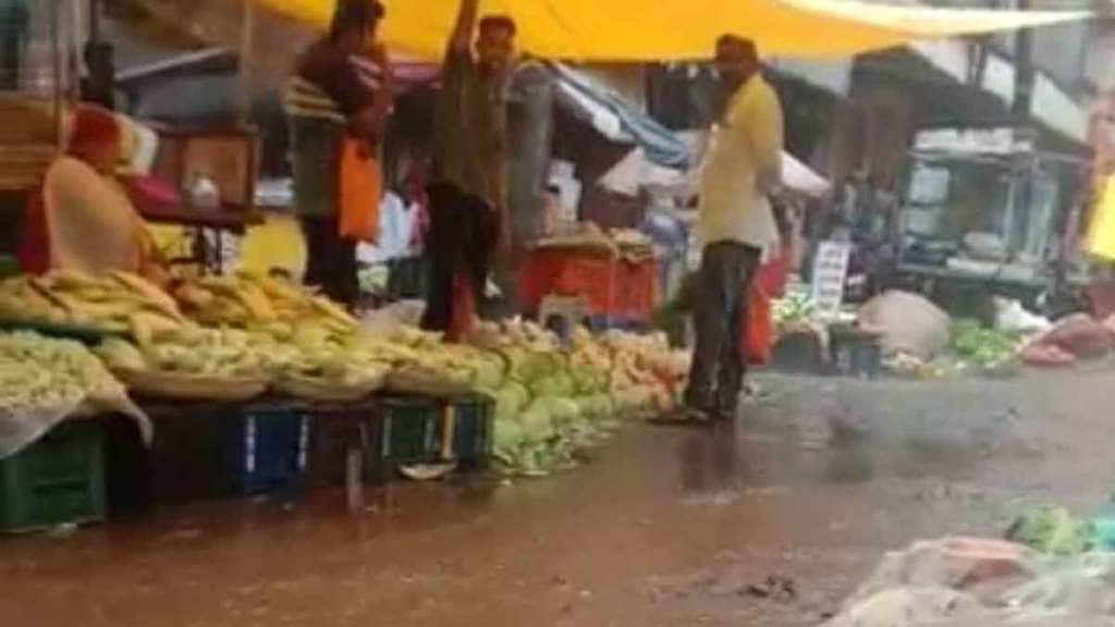 rain along with lightning in kolhapur