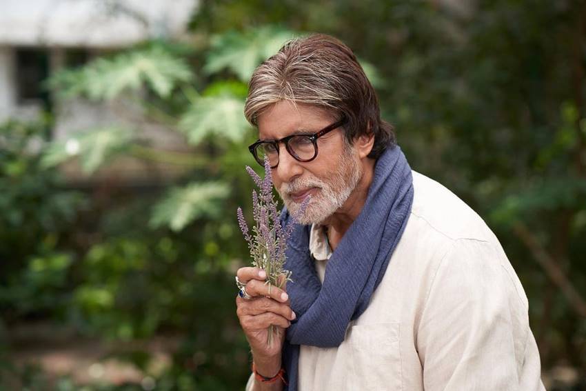 Amitabh Bachchan Muslim Role Shocking Revelation says Did Not Let Water Touch Face For Seven Days Saat Hindustani Movie