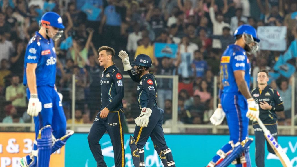 Mumbai Indians vs Gujarat Titans Match Score in Marathi