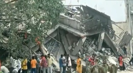 three floor building collapses in bhiwandi walpada area spb 94