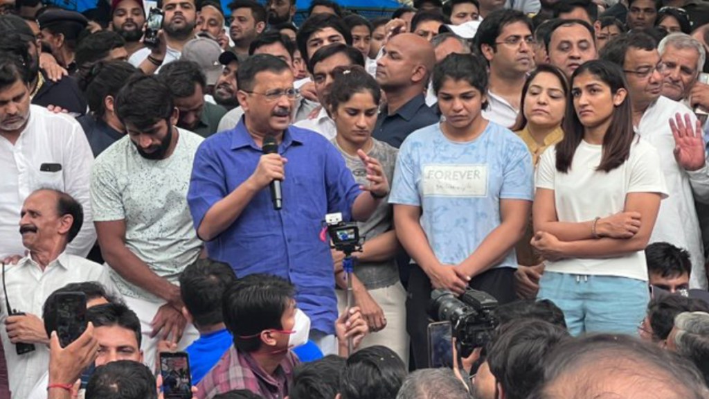 arvind kejriwal meet with wrestlers at jantarmantar