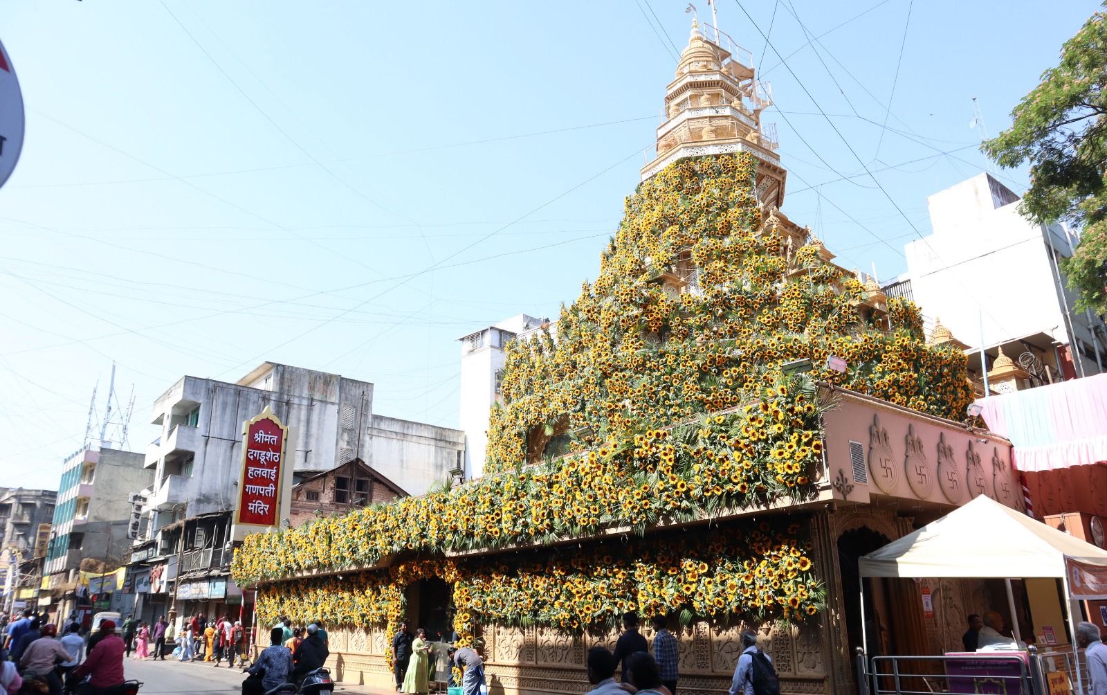 Shreemant Dagadusheth Halwai Ganapati Pune Sunflower Decoration