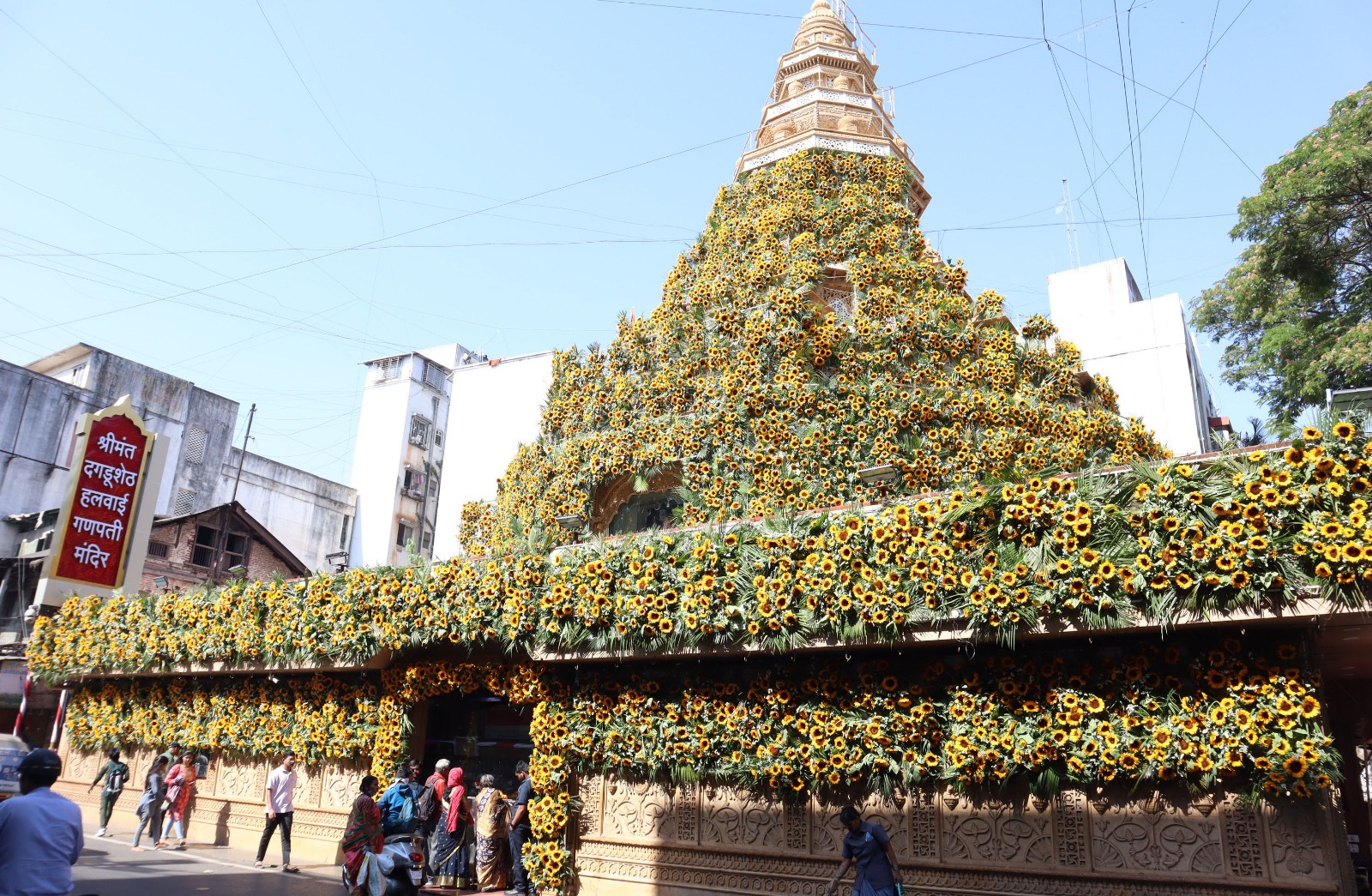 Shreemant Dagadusheth Halwai Ganapati Pune Sunflower Decoration