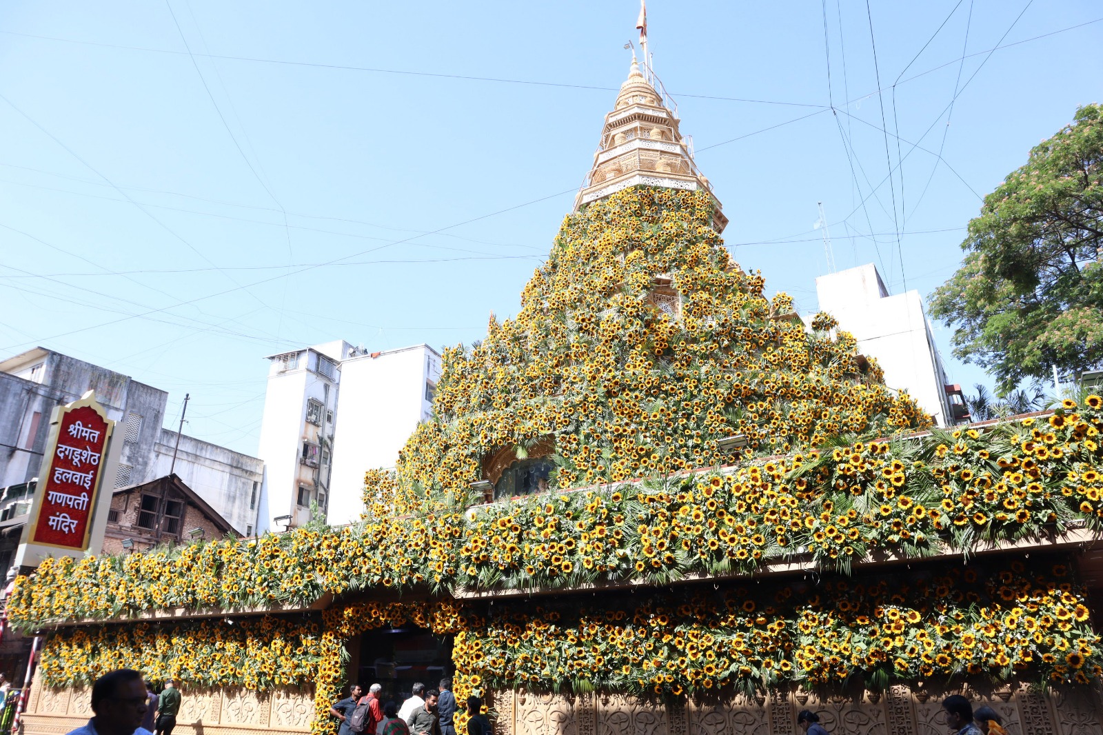 Shreemant Dagadusheth Halwai Ganapati Pune Sunflower Decoration