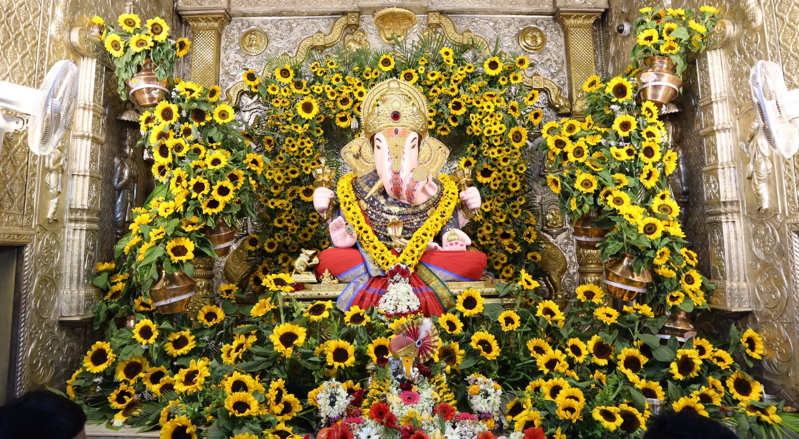 Shreemant Dagadusheth Halwai Ganapati Pune Sunflower Decoration