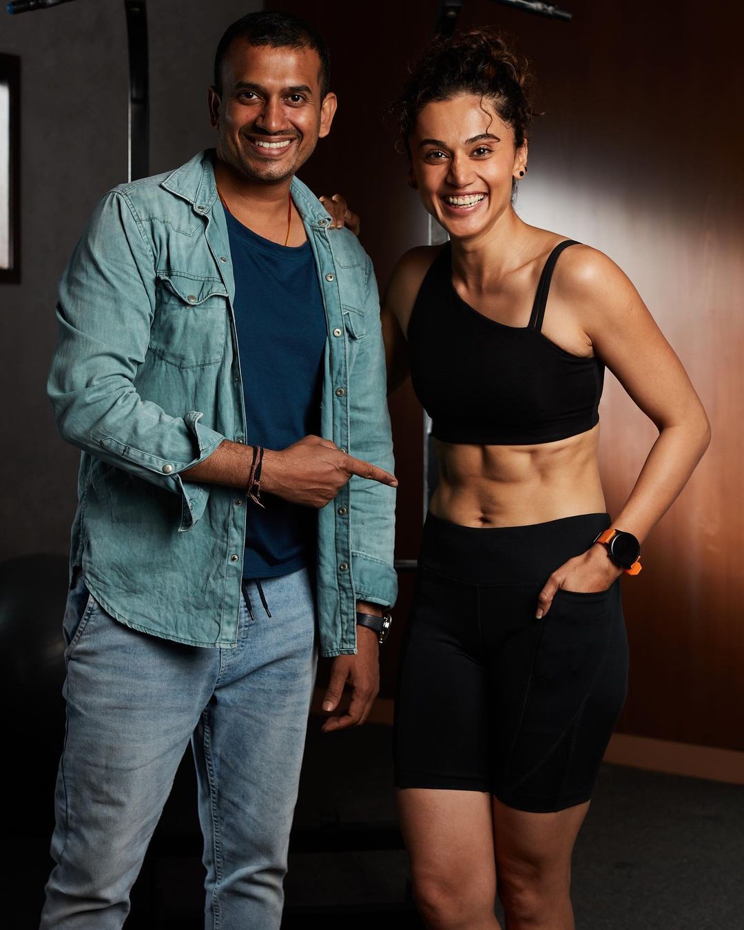 Taapsee Pannu 6-Pack Abs (8)