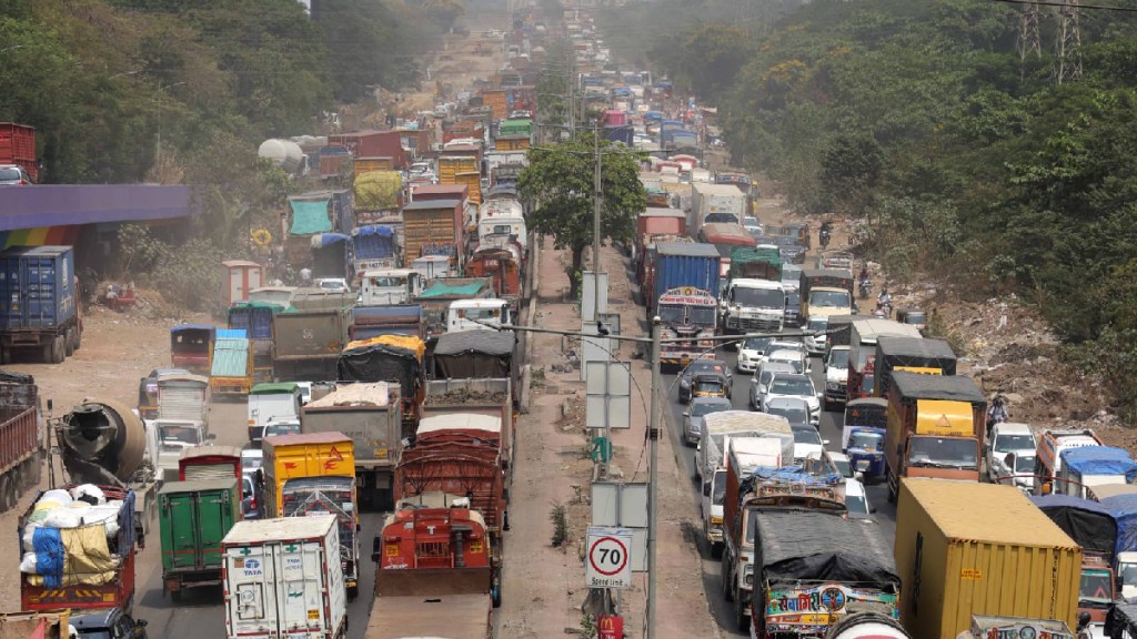 thane city, traffic jam, Saket, Kharegaon, flyover repair work