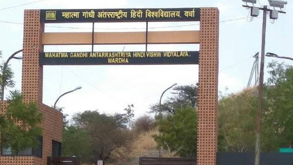 Tension, Mahatma Gandhi International Hindi University, Wardha, desecration, Sant Tukaram Maharaj statue