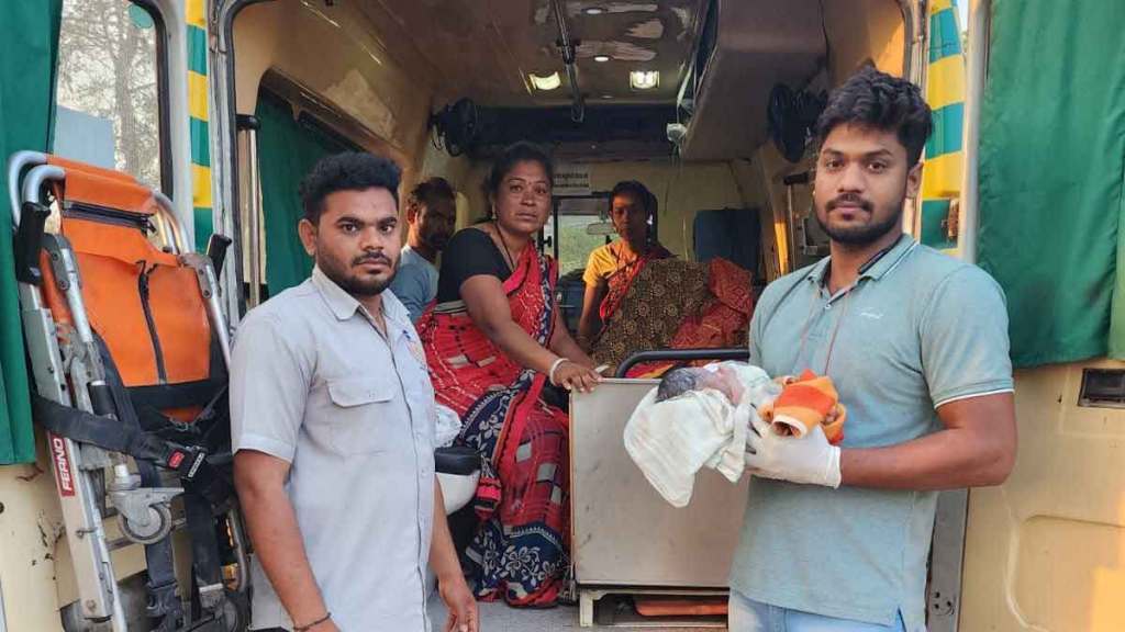 woman delivers baby in 108 ambulance