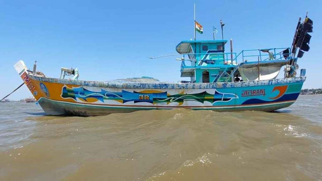 yellow gate police registered case against boat detained by coast guard in uttan area