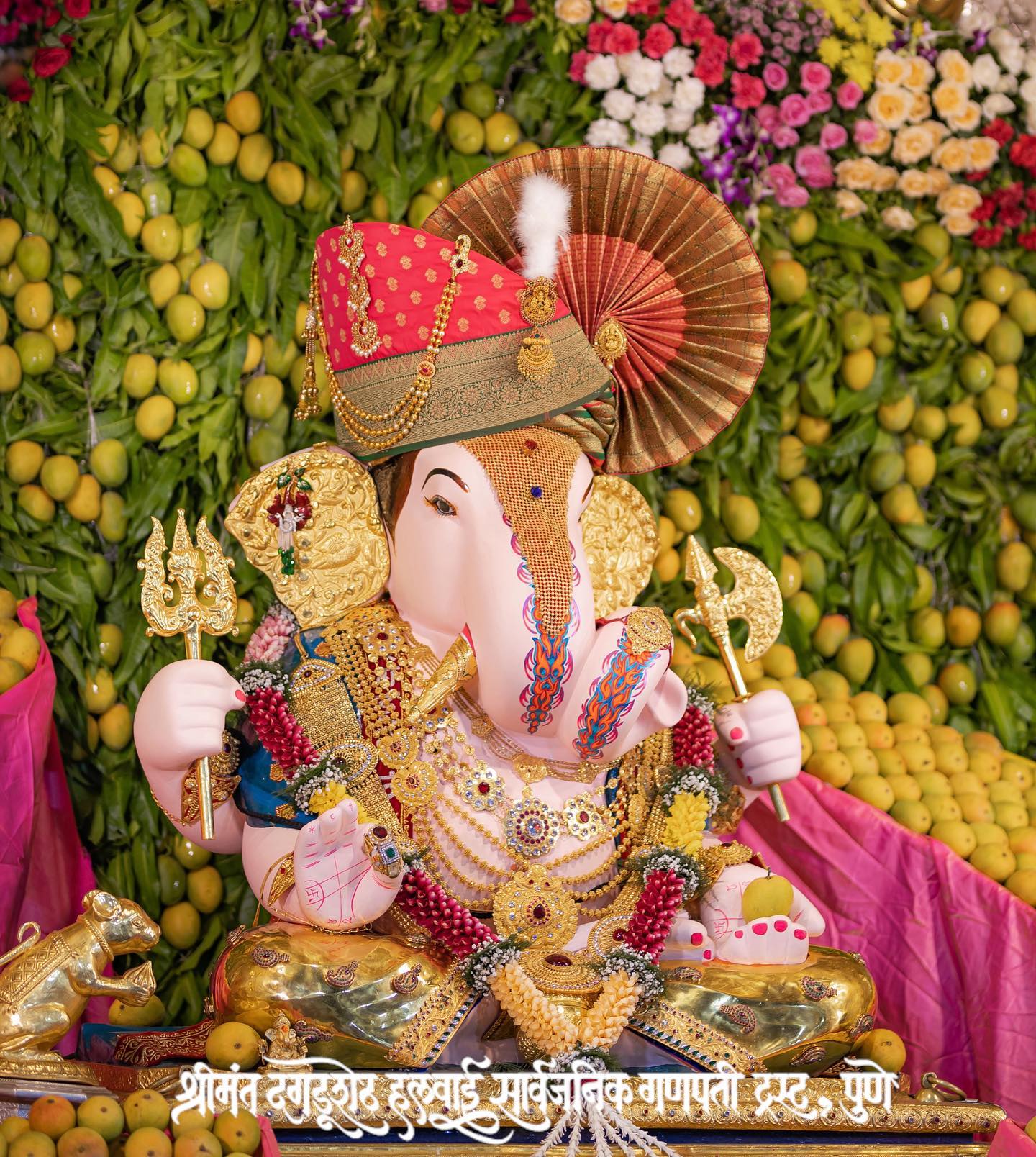 dagadusheth-ganpati-mango-decoration