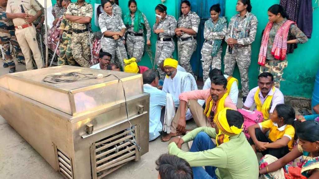 family keep dead body in front of accused door