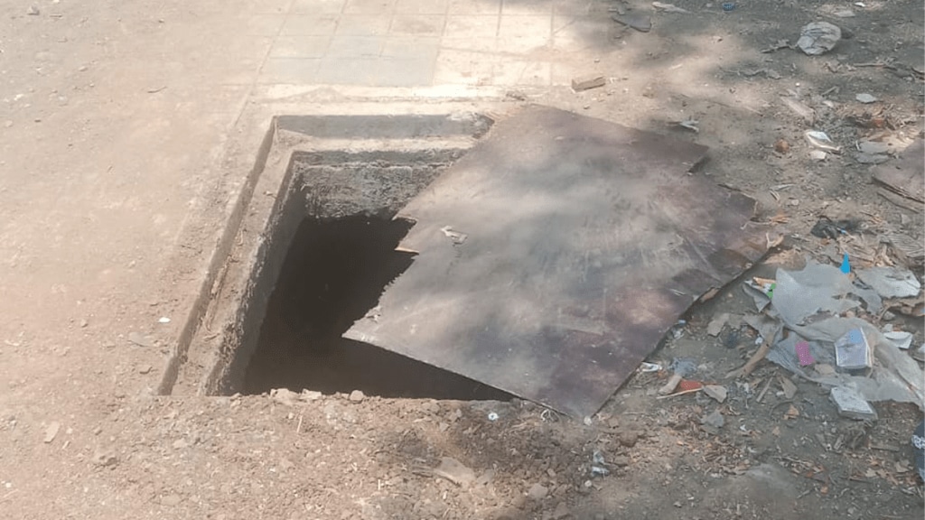 Pedestrian injured foot slips sewer thakurli dombivli